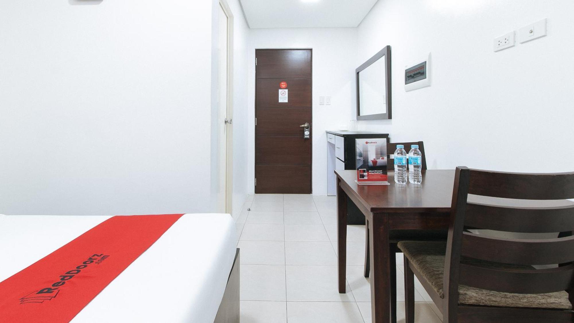 Reddoorz Plus At Evangelista Street Makati San Pedro Makati Exterior foto