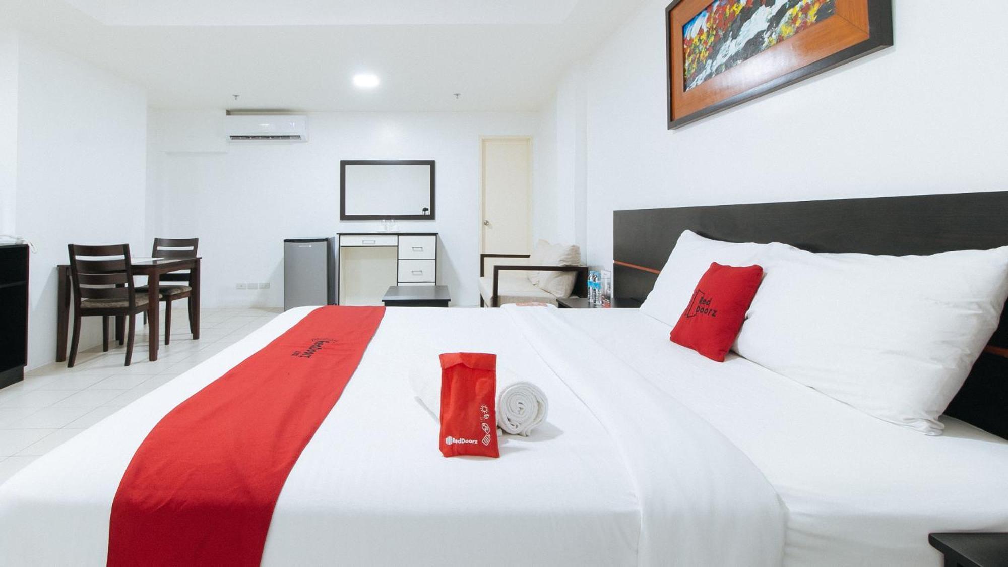 Reddoorz Plus At Evangelista Street Makati San Pedro Makati Exterior foto