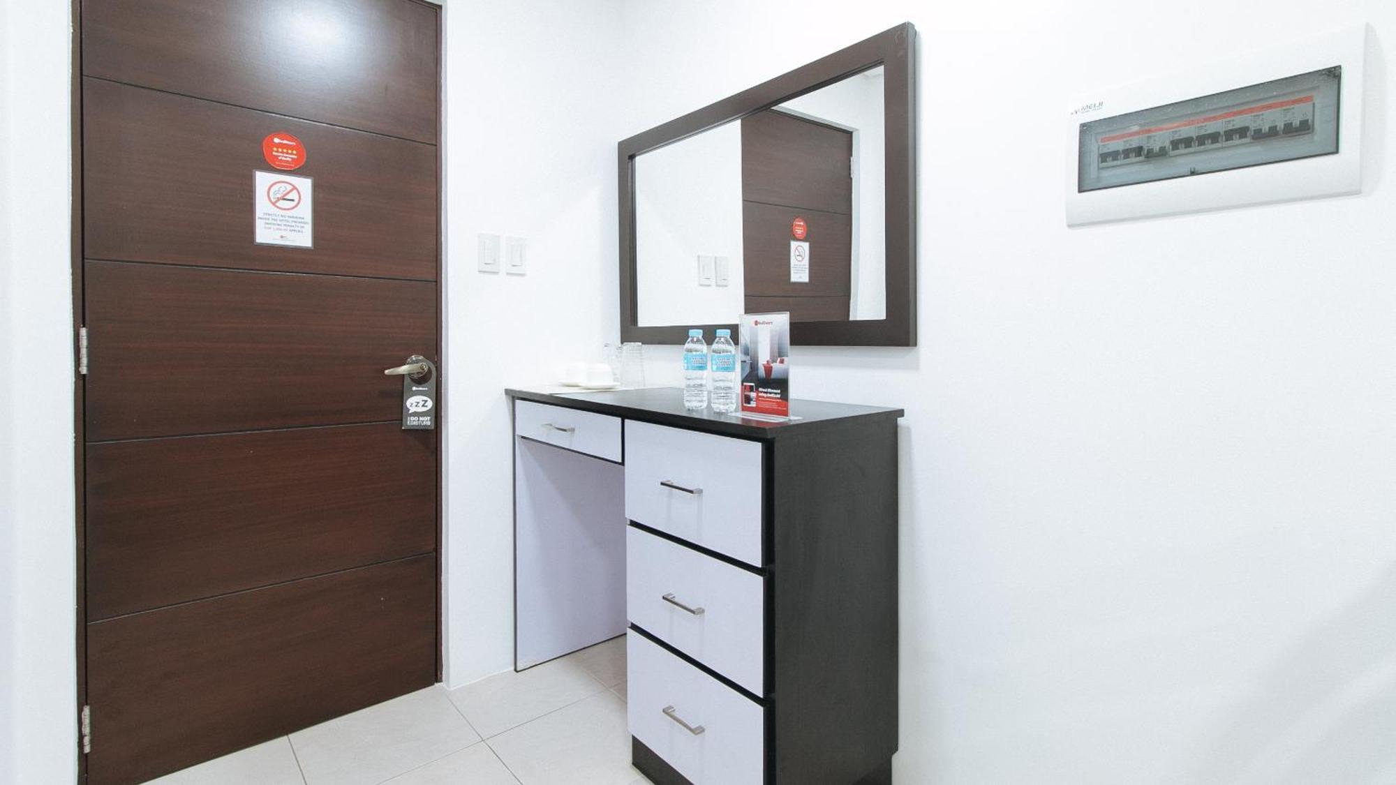Reddoorz Plus At Evangelista Street Makati San Pedro Makati Exterior foto