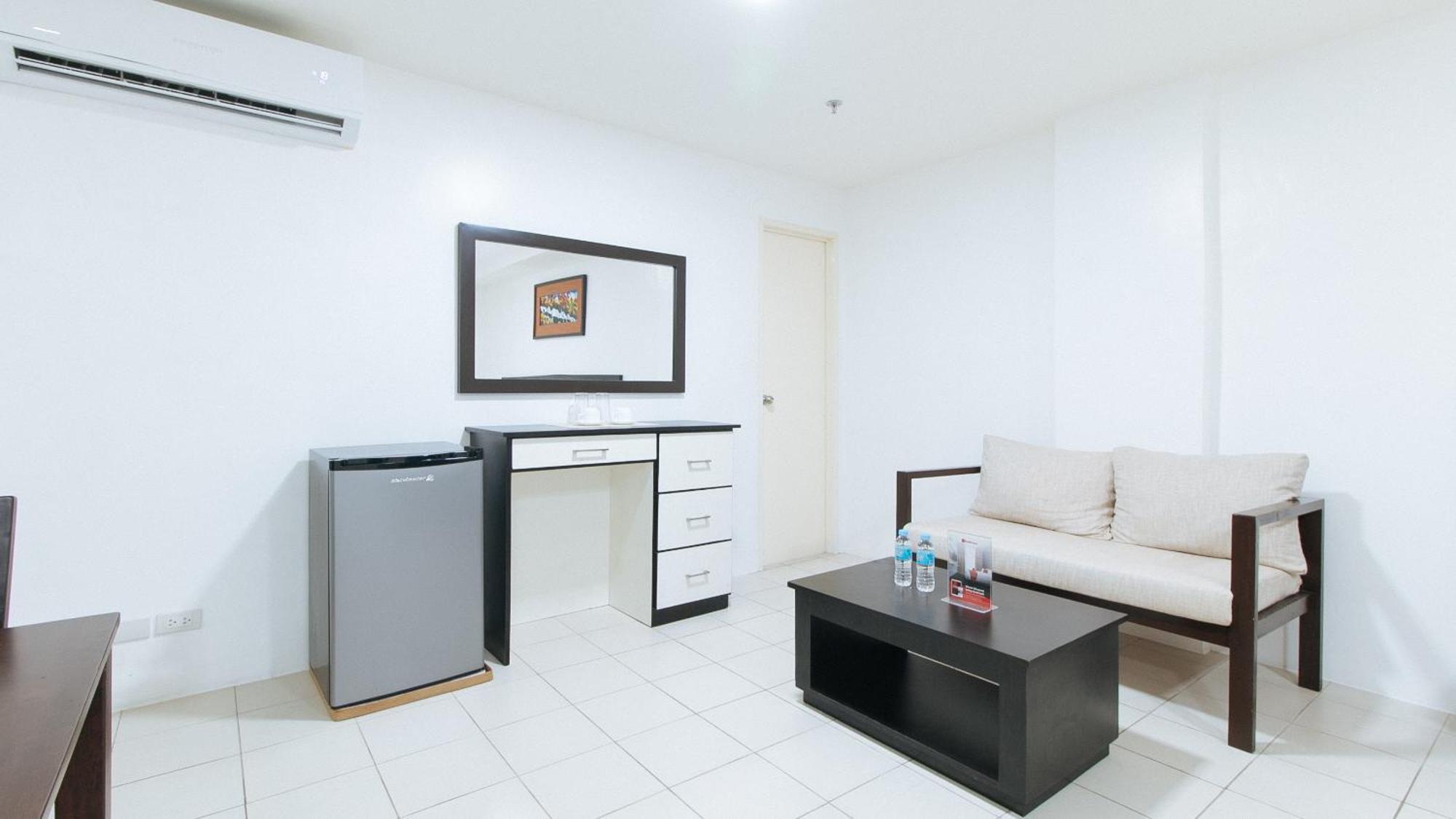 Reddoorz Plus At Evangelista Street Makati San Pedro Makati Exterior foto