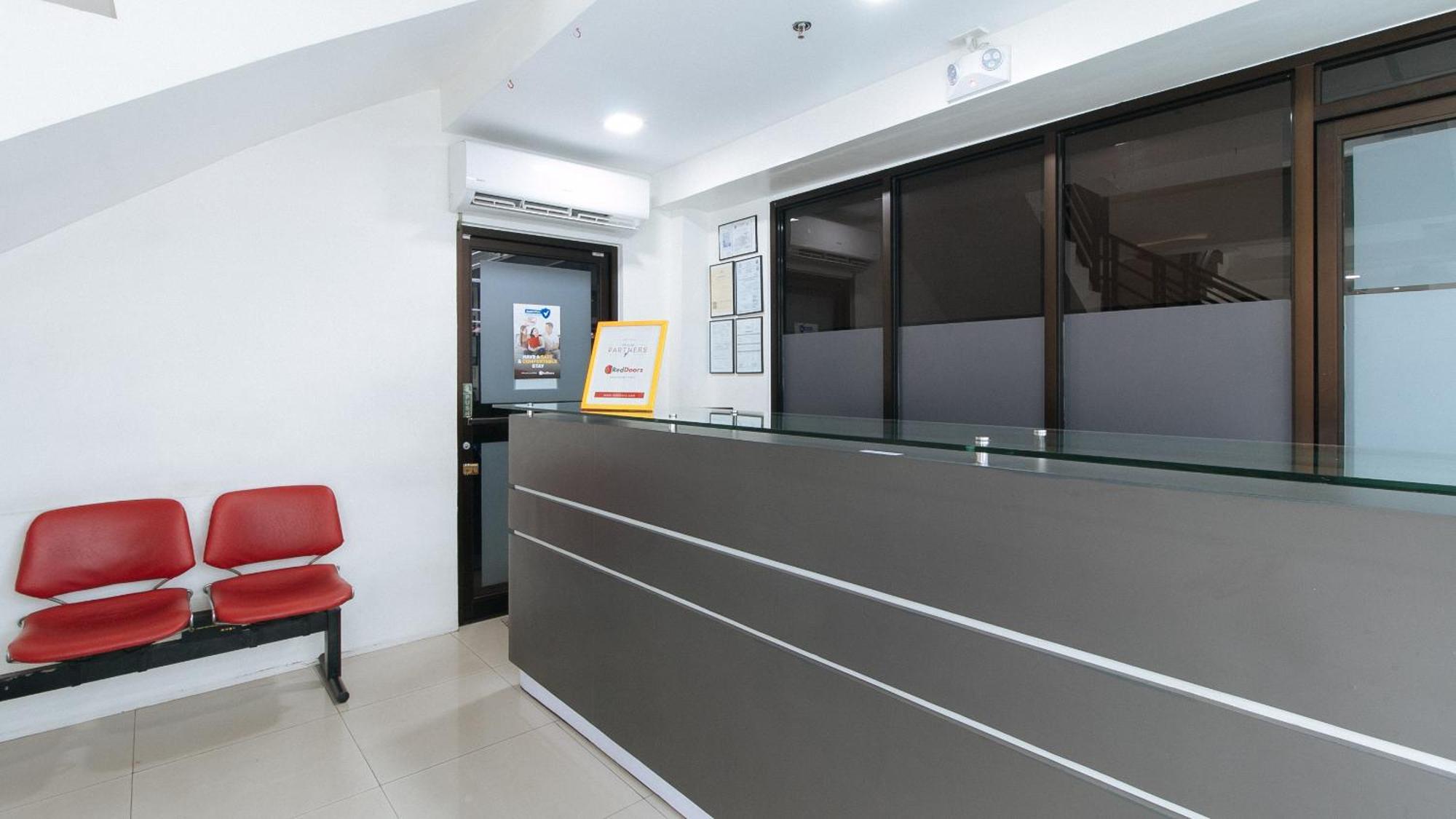 Reddoorz Plus At Evangelista Street Makati San Pedro Makati Exterior foto
